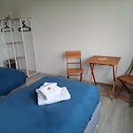 Apartment Neueburgk59, App, Kitchen And Bath
