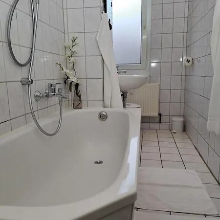 Burgk59, 3 Bedroom 6 Beds, Tv, Kitchen And Bath Apartment